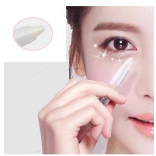 Bút kẻ mắt màu trắng quyến rũ