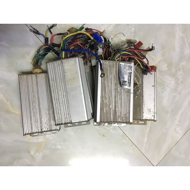 Điều tốc xe điện cũ  loại 12 fet,để ae linh kiện (giá 1 hộp nhé , còn nguyên vỏ )