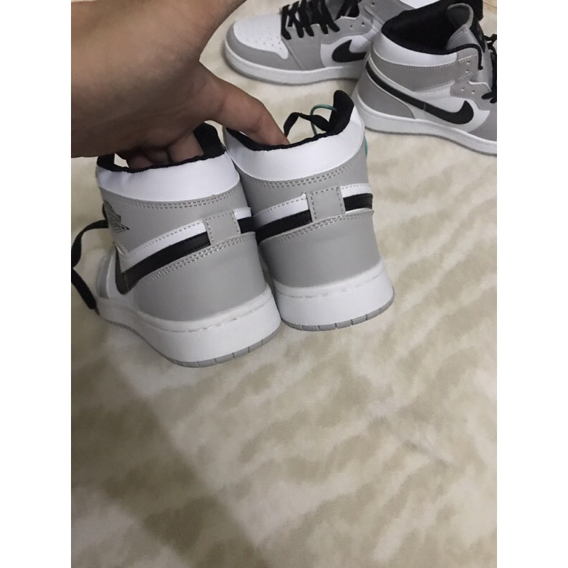 Giày Sneaker Xám trắng cổ cao | BigBuy360 - bigbuy360.vn