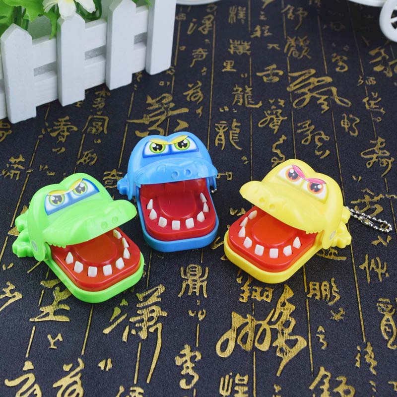 Đồ chơi cá sấu cắn tay độc đáo vui nhộn