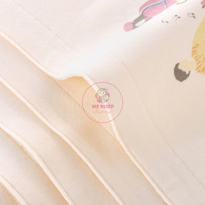 Khăn yếm tam giác giữ ấm cổ siêu mềm mịn, dày dặn, cúc bấm phía sau tiện lợi, có họa tiết tình cảm gia đình đáng yêu | BigBuy360 - bigbuy360.vn