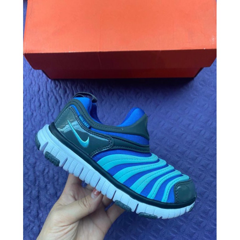 Giày xuất cho bé