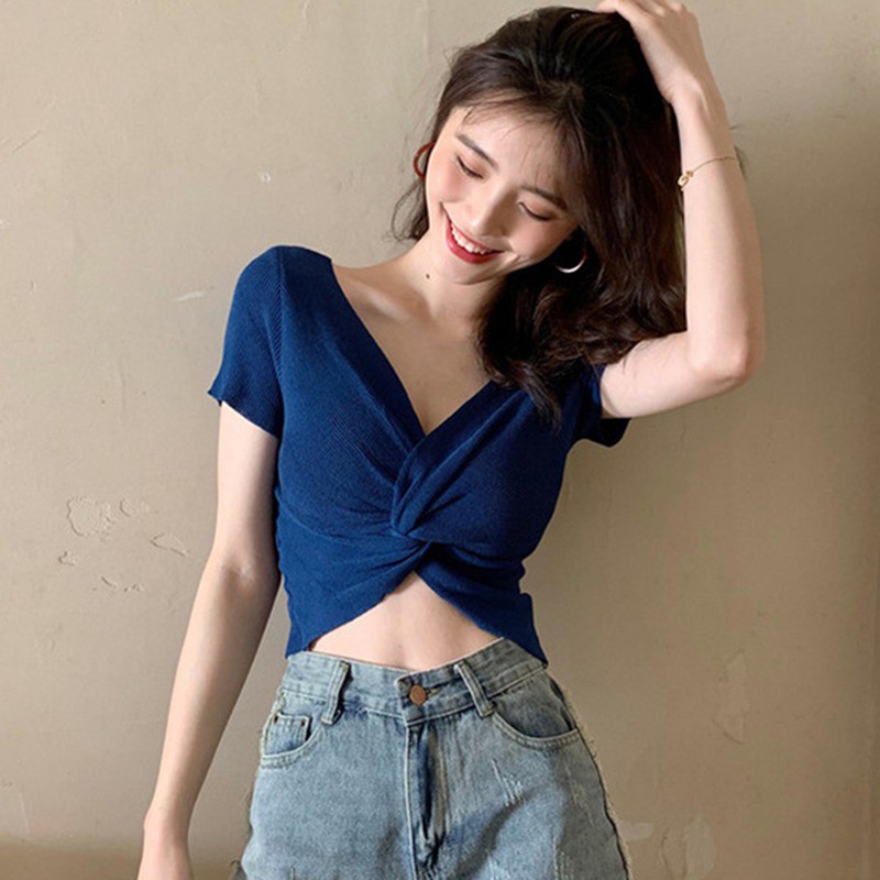 Áo Croptop Dệt Kim Thiết Kế Cổ Chữ V Nữ Tính Áo Thun Dệt Kim Tay Ngắn Cổ Chữ V Phong Cách Hàn Quốc Thời Trang Mùa Hè Quyến Rũ Cho Nữ