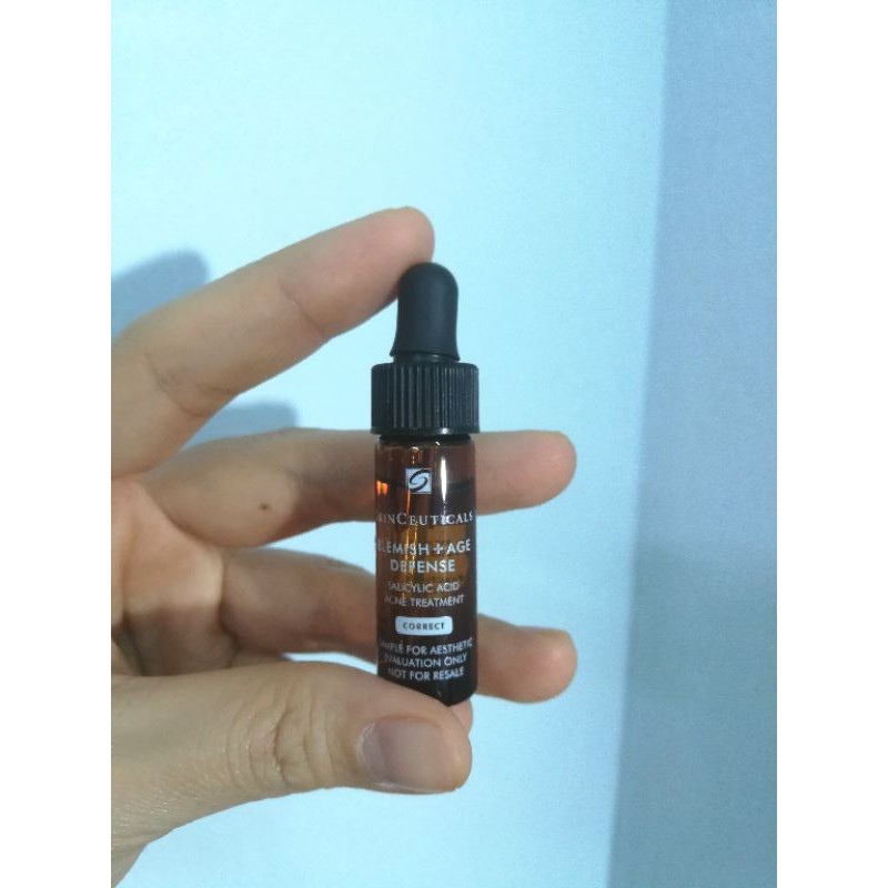 Serum giảm trứng cá Skinceuticals Blemish Age Defense