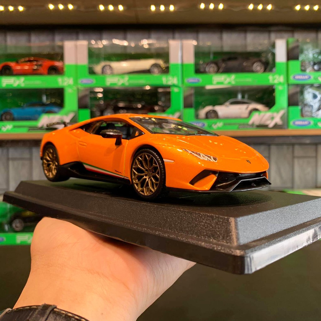 Mô hình xe ô tô Lamborghini Huracan Performante tỉ lệ 1:24 hãng Burago