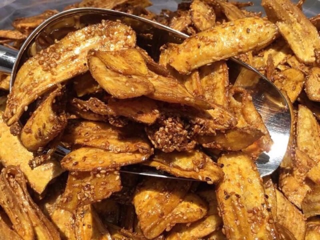 Chuối mè sấy giòn, chuối sấy mè gừng tẩm đường (500g)