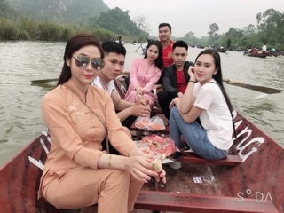 Bà lai tim thêu sen
