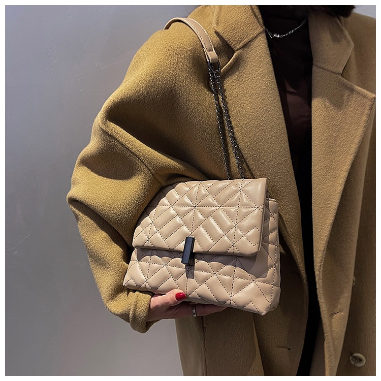 Túi xách IELGY đeo dưới cánh tay kiểu dây xích cá tính cho nữ