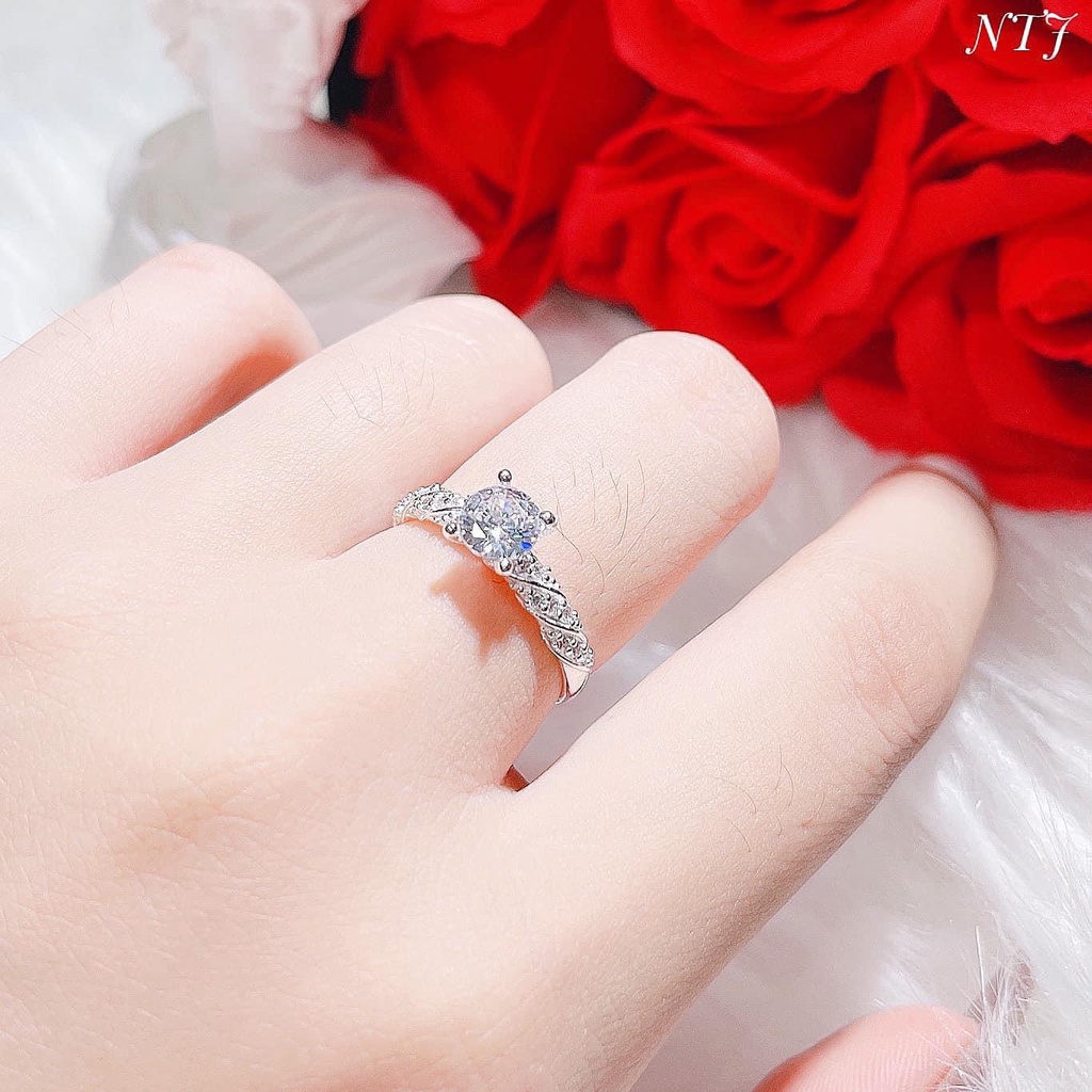 Nhẫn nữ bạc thật thân xoắn gắn đá nhỏ xinh xắn - Kho sỉ bạc Nhất Linh