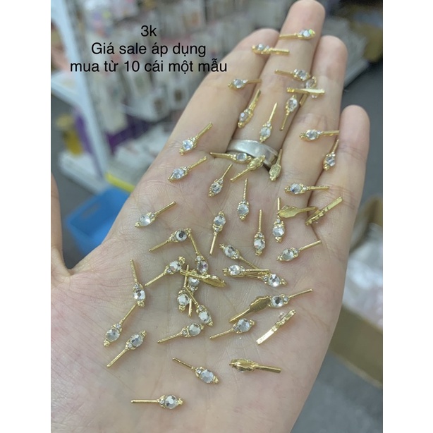 Cham hình đính móng