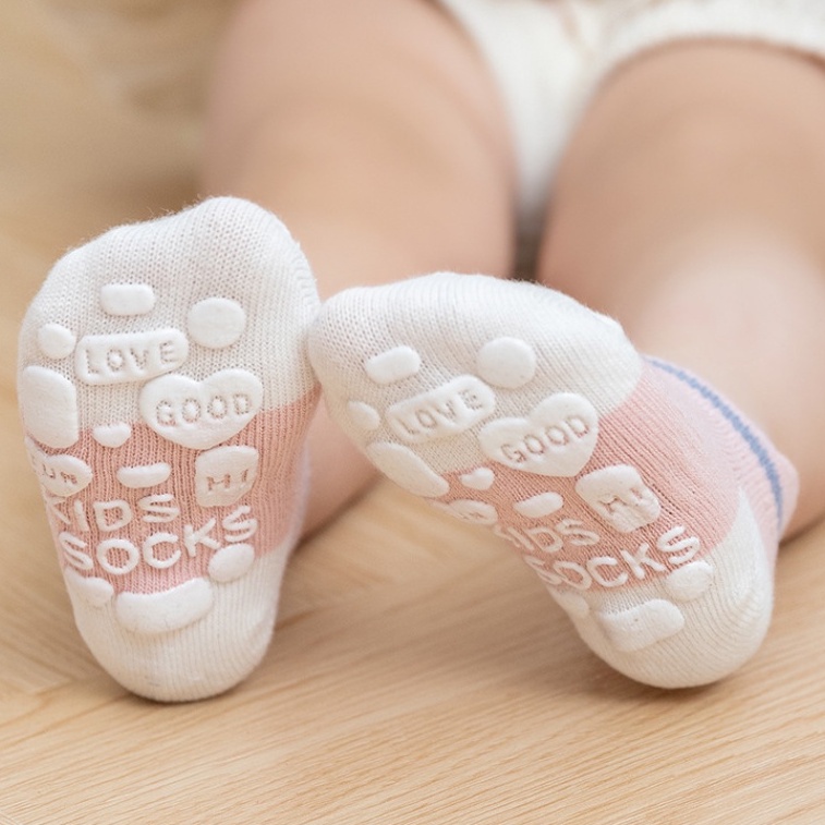 Tất trẻ em  mềm mại và dày, màu sắc dễ thương, chống trơn trượt. Chỉ định tập hợp bạn muốn.