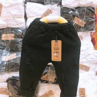 Quần kaki rách bé trai