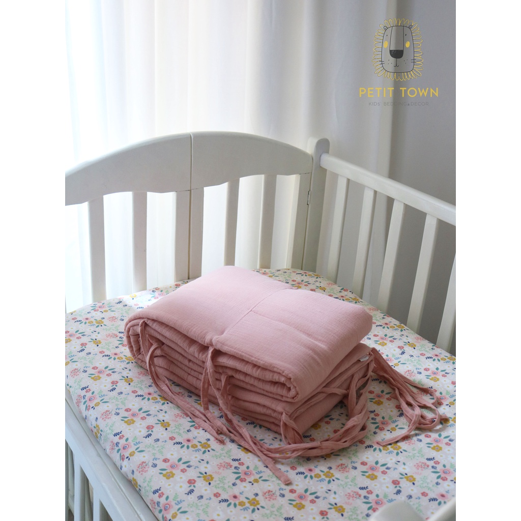 Quây cũi và ga cũi vải xô muslin Petit Town cho bé gái
