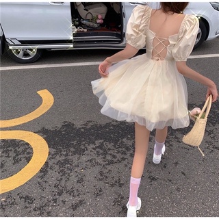 Váy hở lưng đan dây lưng tay phồng tay bồng cổ vuông dáng ngắn xoè voan