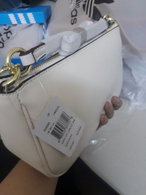 Túi cầm tay đeo chéo coach