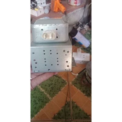 Súng lò vi sóng cũ tháo máy còn đẹp chạy tốt.