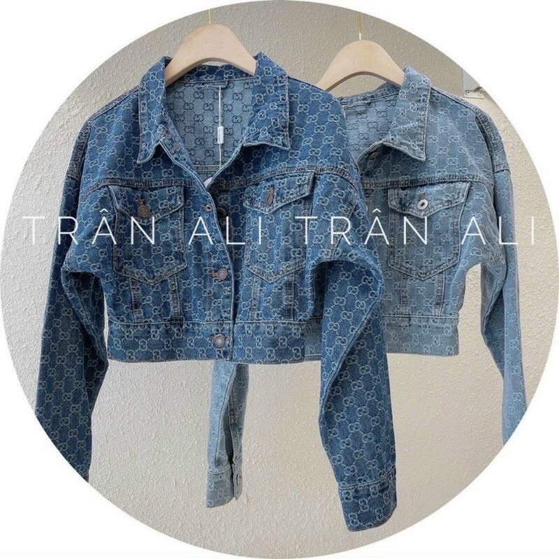 Áo khoác jean dệt cổ bẻ phối túi hộp hai bên tay dài!