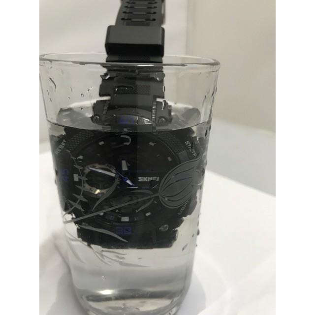 Ảnh thật_ Đồng hồ thể thao nam dây nhựa khớp vòng cung 4 màn hình hiện thị kiểu dáng thể thao SKMEI 1228-Gozid.watches