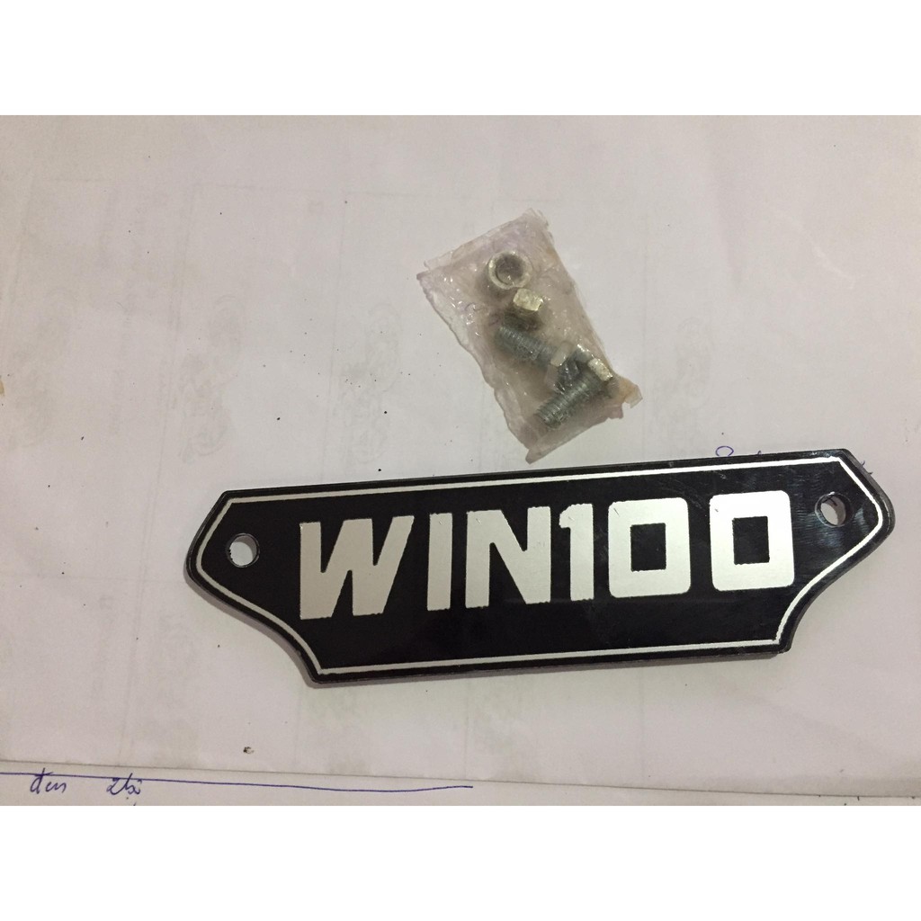 Logo win 100 cho xe win - màu ngẫu nhiên đen hoặc đỏ