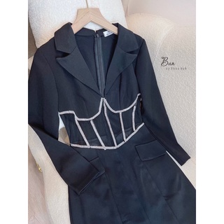 Váy cổ vest phối eo lưới đá