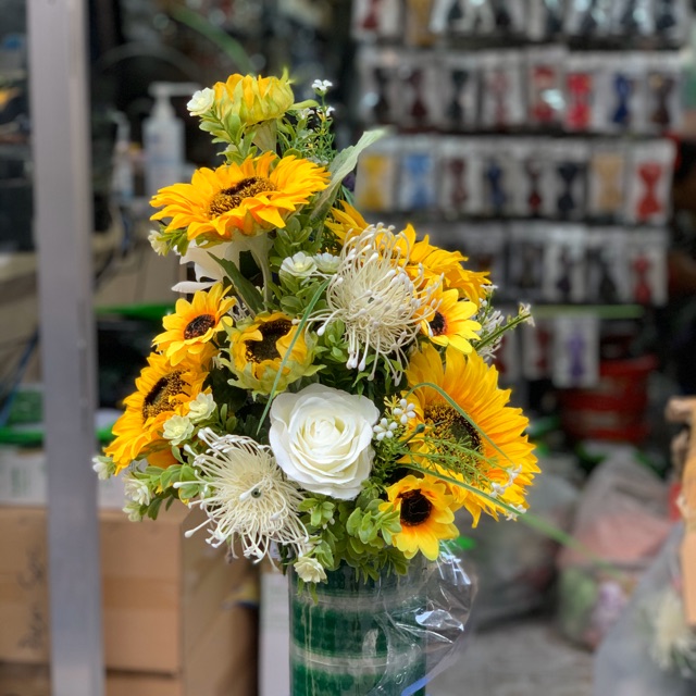 Hoa cầm tay cô dâu  2020 hoa hướng dương điểm hoa Hồng GiangPKC