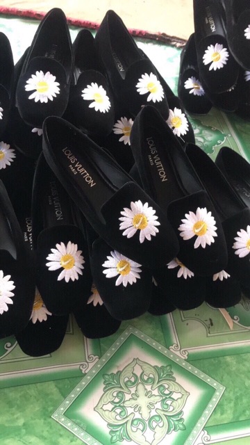 Cúc thêu cực xinh | BigBuy360 - bigbuy360.vn