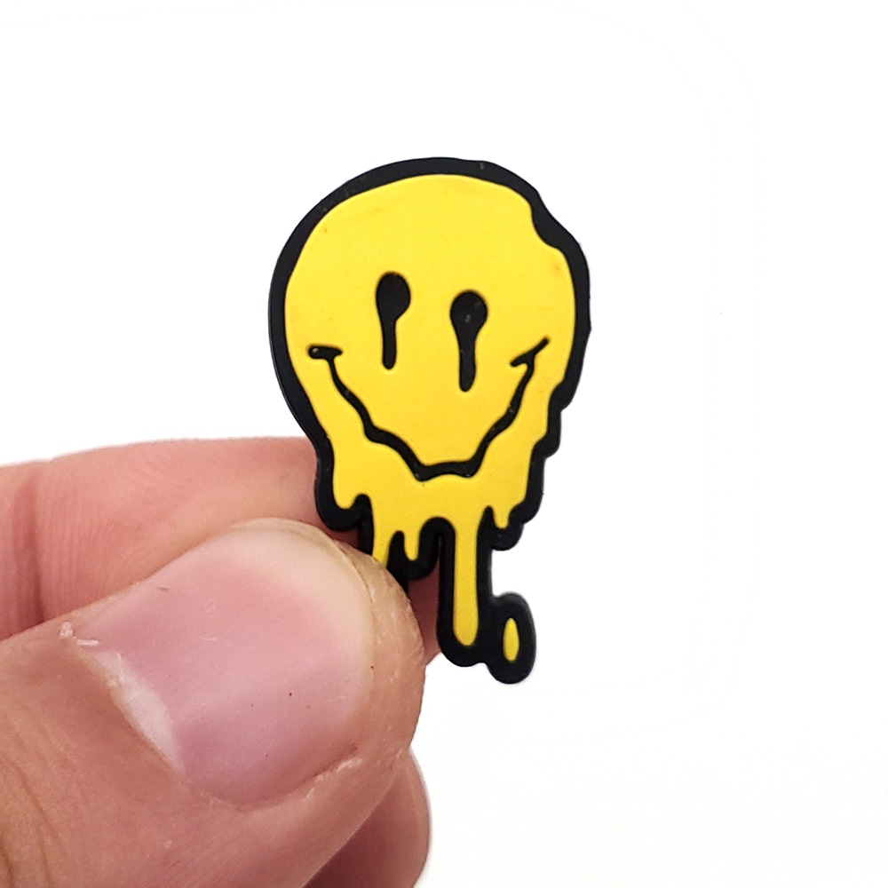 Marvel violent bear bad bunny Loạt phim hoạt hình 1pcs shoe charms Hoạt hình crocs Pin Jibbitz DIY Có thể tháo rời dép lê accessories decorate quà tặng trẻ em dễ thương khóa giày