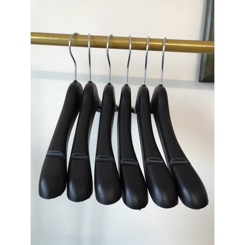 Móc treo quần áo nữ vai to, chất liệu nhựa đen cao cấp, size 40cm hàng chuyên dùng cho cửa hàng và shop thời trang