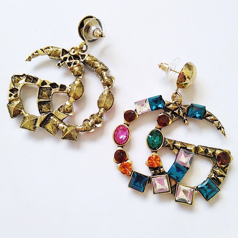 Khuyên tai chữ GC. đính đá nhiều màu cổ điển vintage - Maben