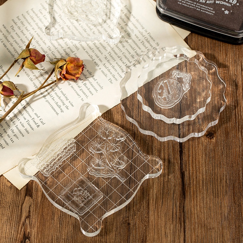 Con dấu trong suốt thiết kế đơn giản 5cm x 5cm dùng để trang trí thiệp