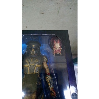 MÔ HÌNH NECA FUGITIVE PREDATOR 2018