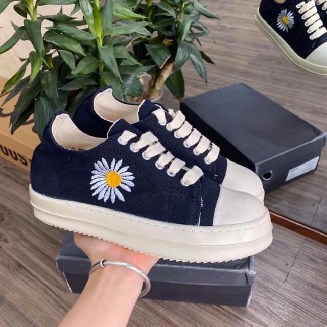 (Video Thật) Giầy nữ sneaker rick hoa cúc trắng đế thơm (box vs bill) | BigBuy360 - bigbuy360.vn