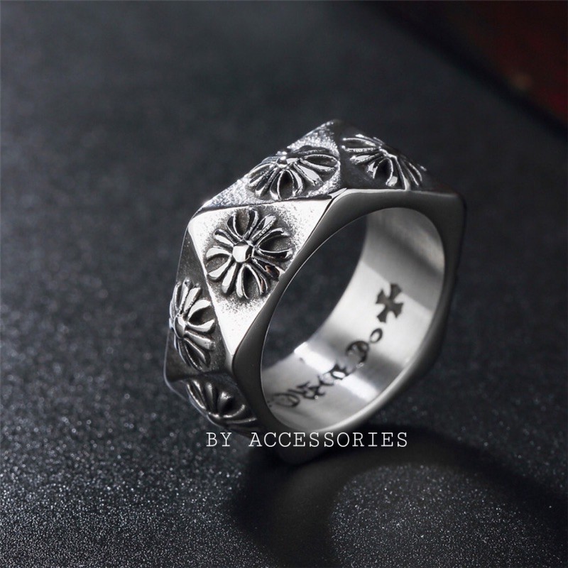 Nhẫn titan vát cạnh tam giác hoạ tiết Iris không gỉ MR2105