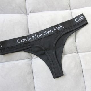Quần lót lọt khe