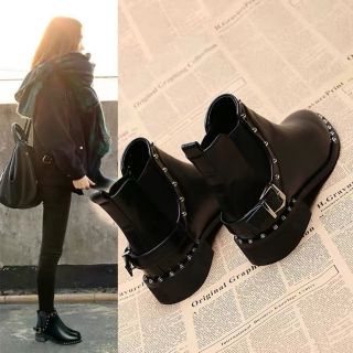 Boot nữ cổ ngắn dập đinh