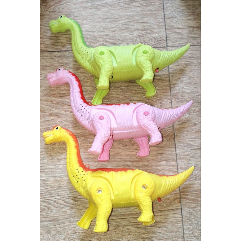 Một Khủng Long mô hình bằng nhựa kích thước 24x16x8 cm chạy pin có nhạc và đèn Led rất đep_tặng kèm pin