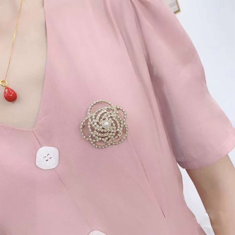 Trâm cài áo hình hoa trà đính ngọc trai giả thời trang cho nữ