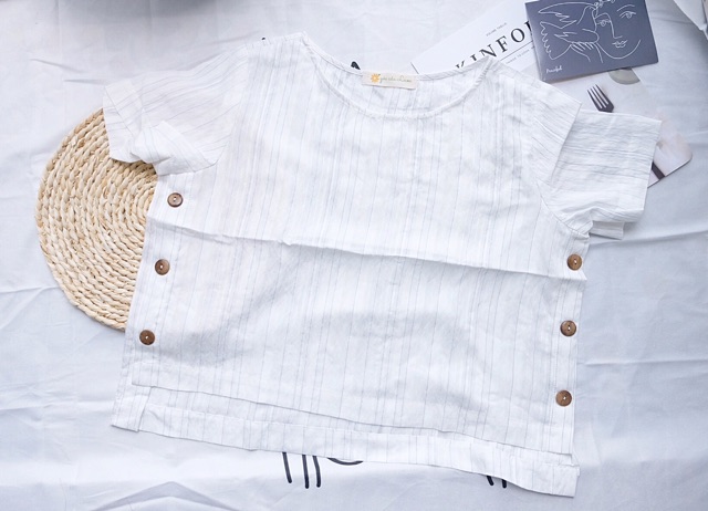 Áo kiểu nữ tay ngắn nút hông Croptop Freesize Basic Góc của Lam | BigBuy360 - bigbuy360.vn