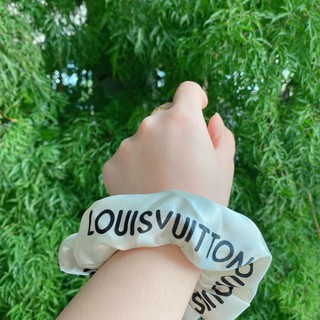 Cột tóc scrunchies vải lụa satin chữ LV trắng đen