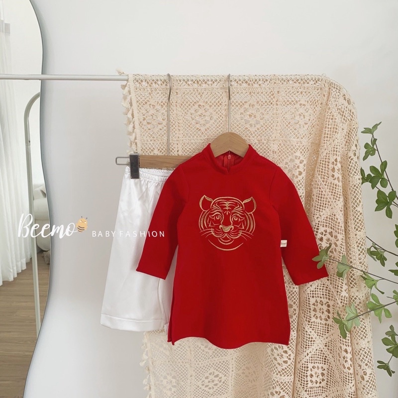 Áo dài Tết cho bé trai màu đỏ nhung mix cùng quần lụa trắng size 90