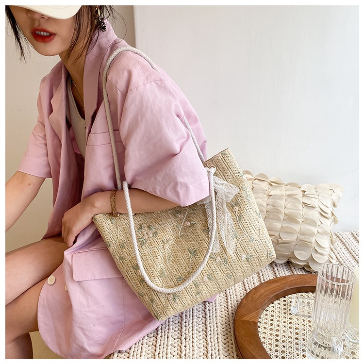 Túi Cói Vuông Lớn Đi Biển Thêu Hoa Phối Dây Thừng P2154