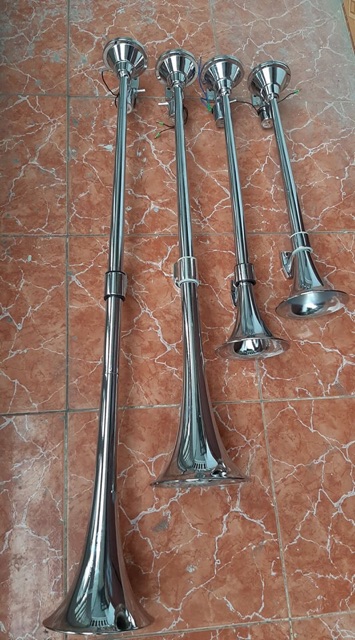 Sản phẩm gia đình làm: còi hơi 1 mét 74cm 64cm ( giá xả)