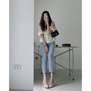 Áo kiểu trễ vai peplum