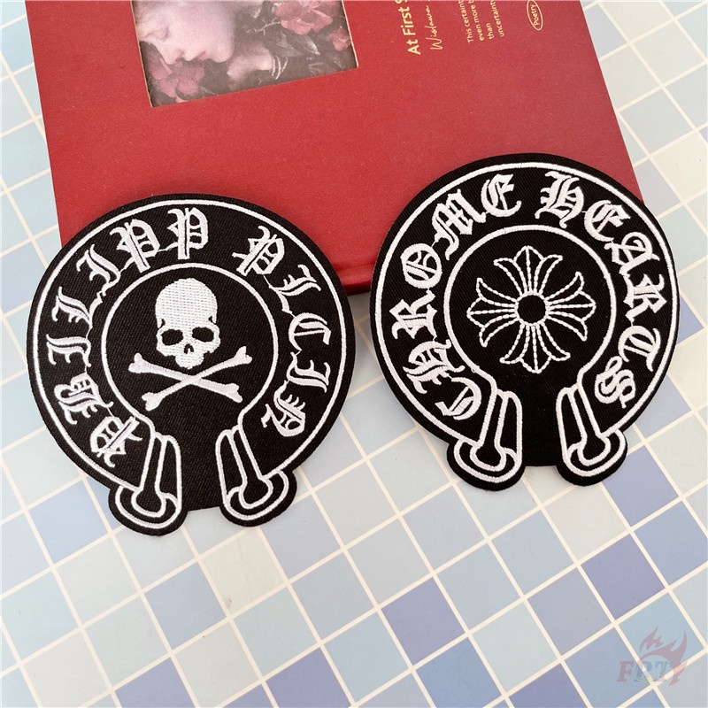 ♥ Miếng Dán Ủi Lên Quần Áo Thời Trang Màu Trắng Đen Sang Trọng ♥ 1 Sticker Ủi Thêu Hình Huy Hiệu