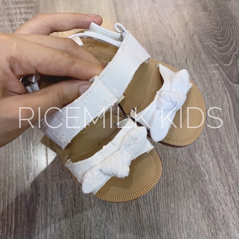 Dép sandal cho bé màu trắng nơ xuất dư xịn