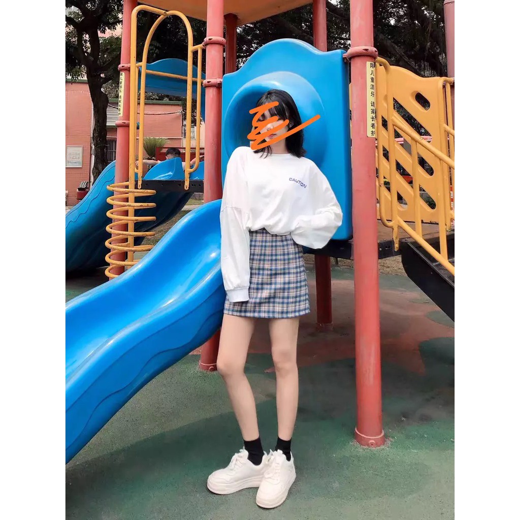 SET ÁO THUN TRẮNG IN CHỮ TAY DÀI + CHÂN VÁY CARO | BigBuy360 - bigbuy360.vn