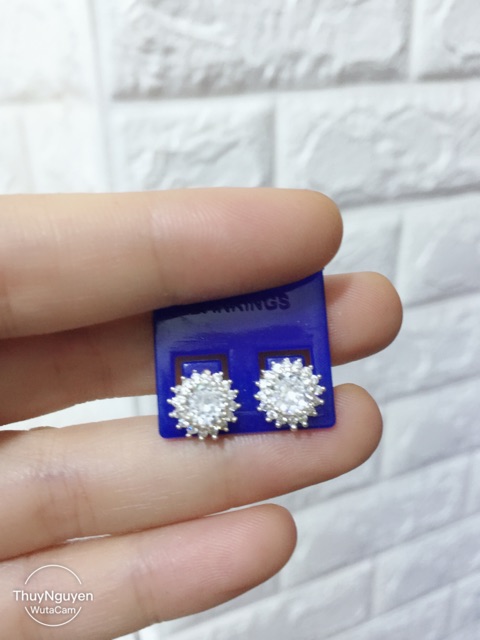 Khuyên tai đá viền hoa nhân tạo cao cấp hình đồng hồ X