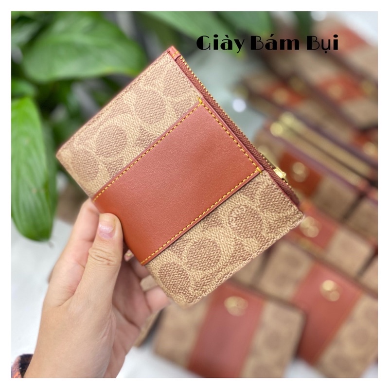 Ví Coach gập đôi Signature Logo Bifold