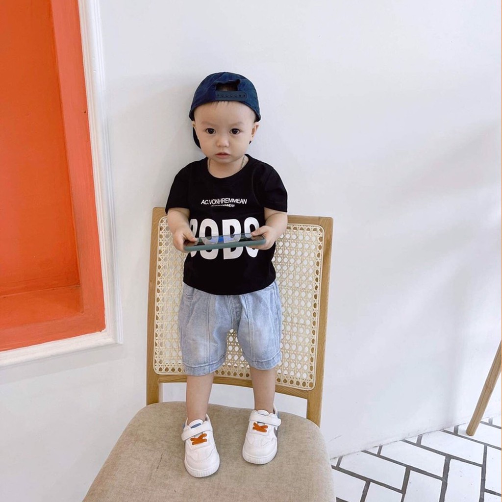 Bộ áo thun cộc tay BoBo, quần jean đáng yêu dành cho bé trai Size từ 6 tháng đến 5 tuổi.