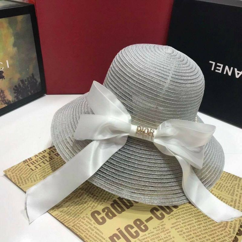 Mũ cói đi biên chuông đai chữ sang chảnh